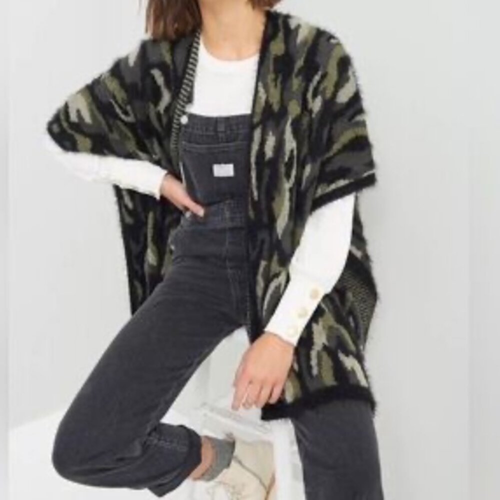 Camo Fuzzy Knit Open-Front Poncho Wrap – One Size